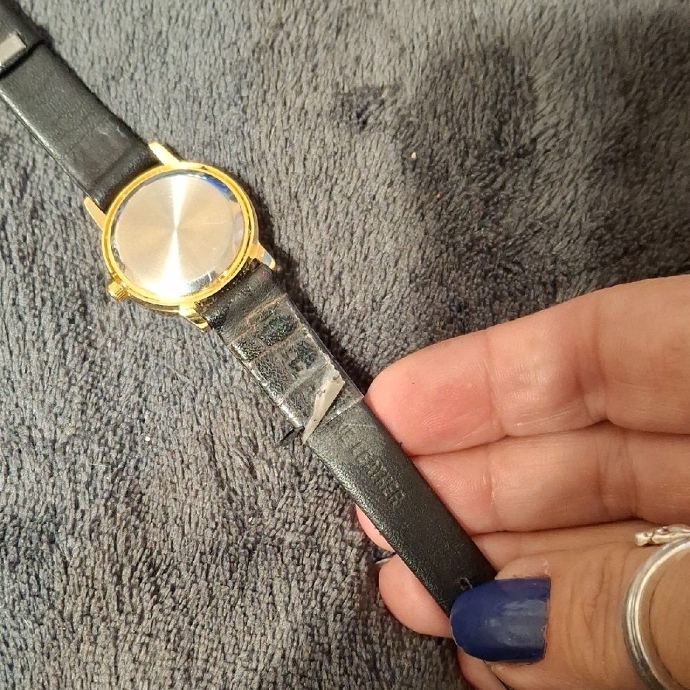 Jennie b.  Painted Hearts Gold and Black Wearable Watch New Battery Works - Picture 3 of 6